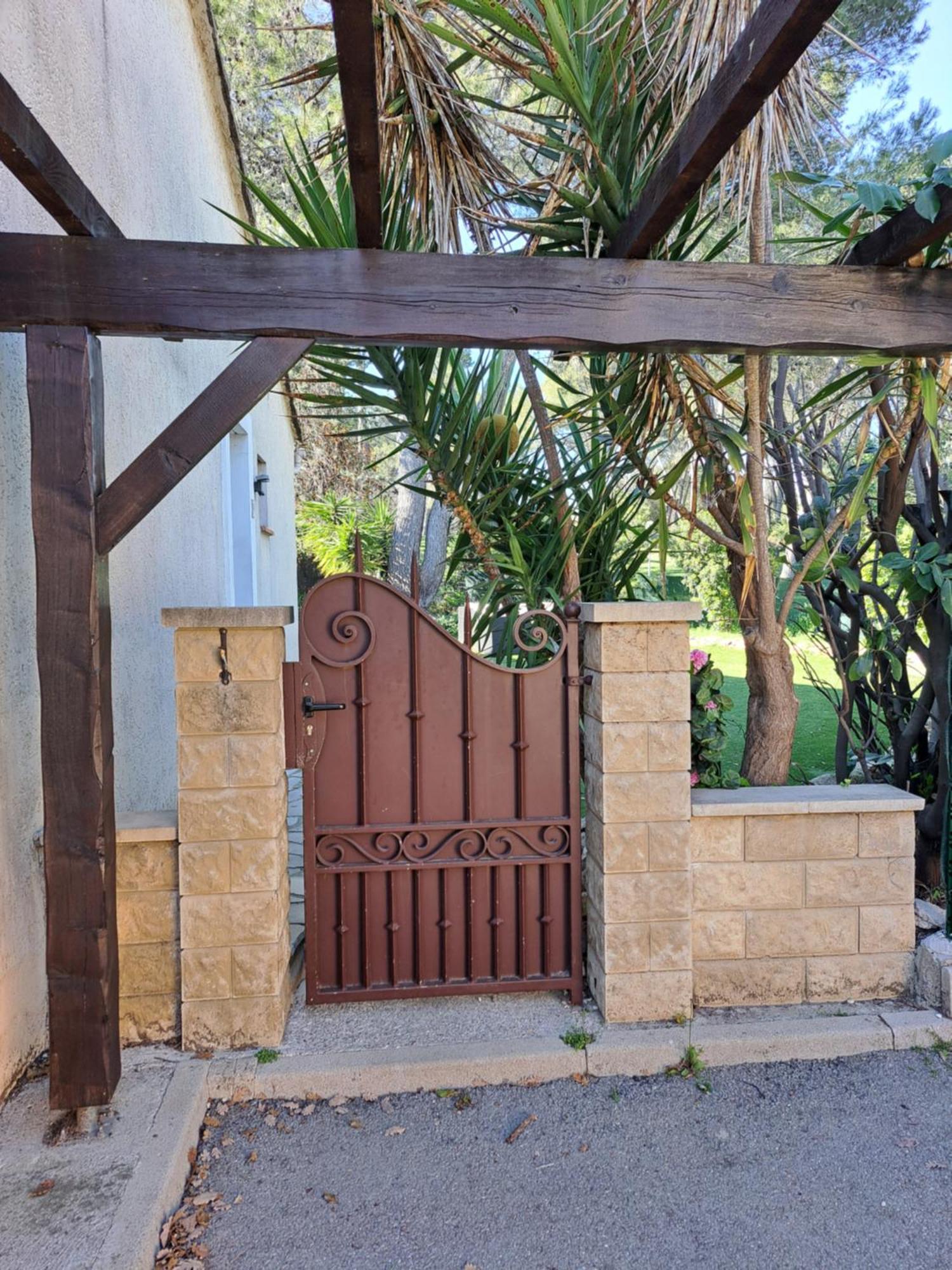 Maisonnette Au Milieu Des Pins Mougins Exterior photo