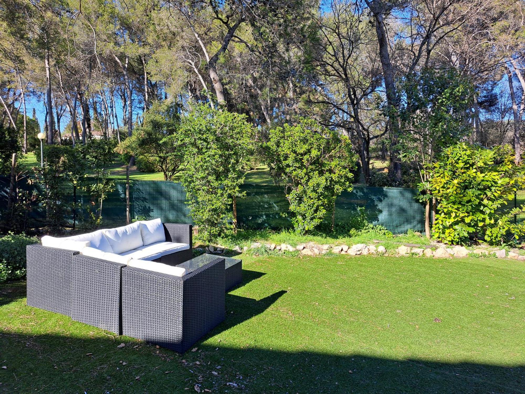 Maisonnette Au Milieu Des Pins Mougins Exterior photo